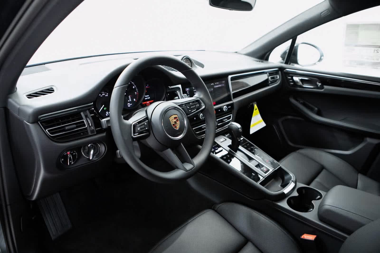 Thumbnail: 2026 Porsche Macan - 4