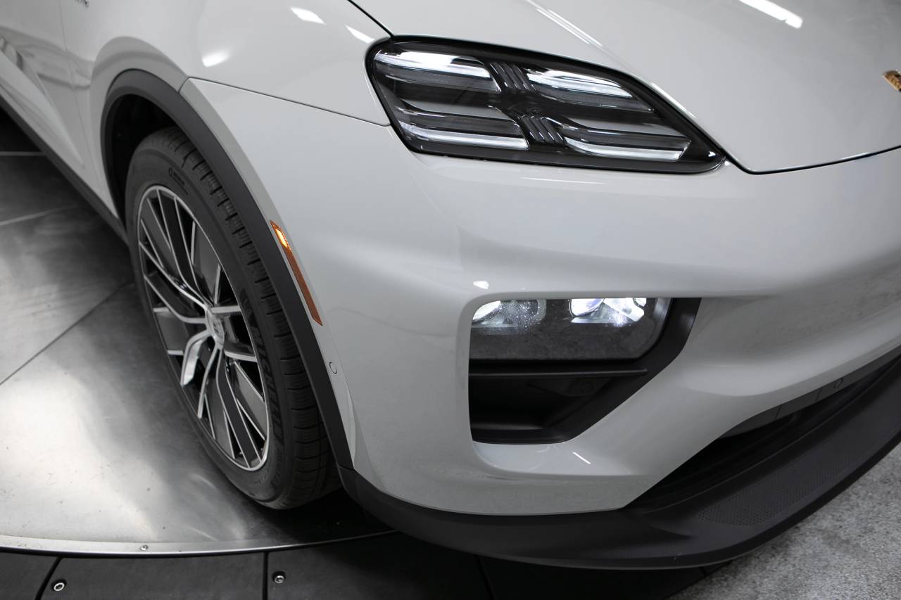 Thumbnail: 2026 Porsche Macan - 12