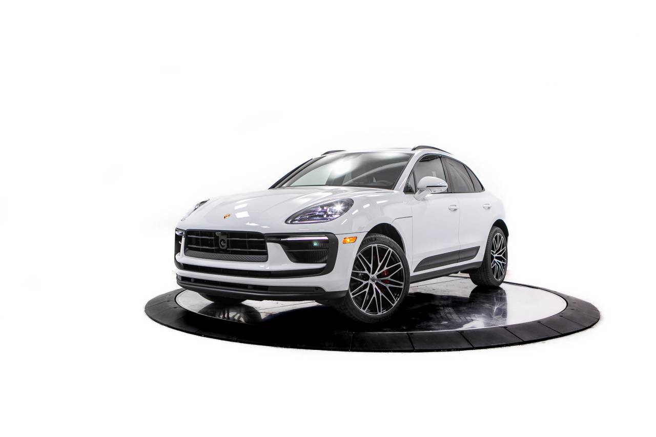 Thumbnail: 2026 Porsche Macan - 1
