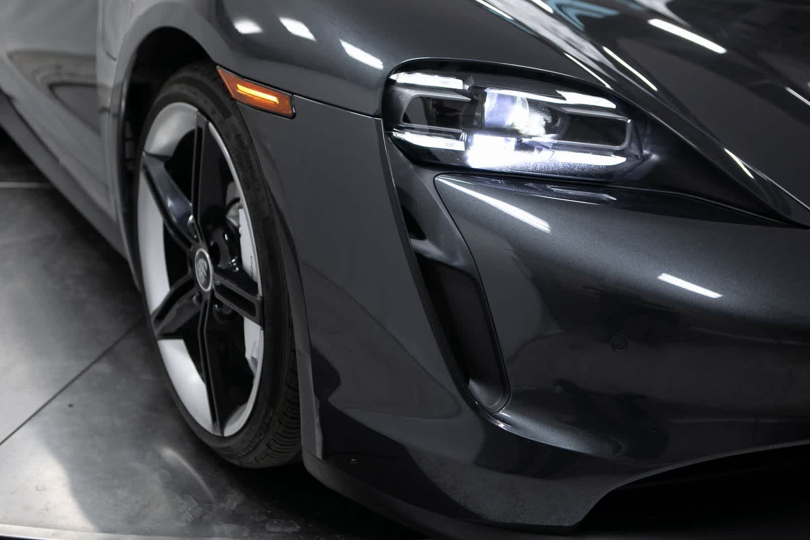 Thumbnail: 2020 Porsche Taycan - 12