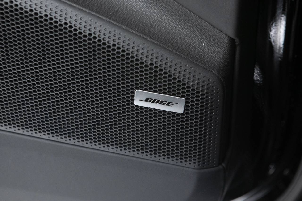 Thumbnail: 2026 Porsche Macan - 34