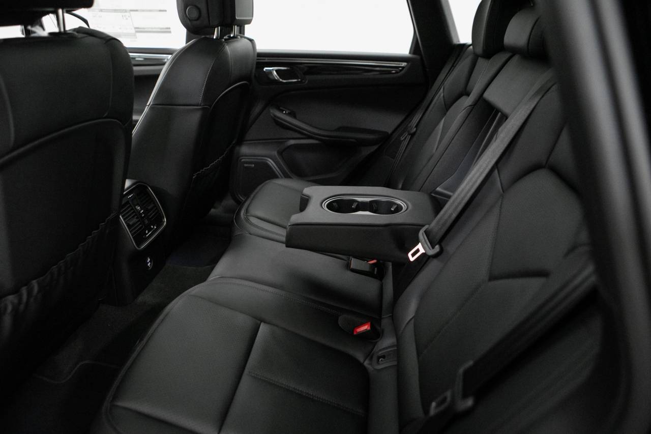 Thumbnail: 2026 Porsche Macan - 34