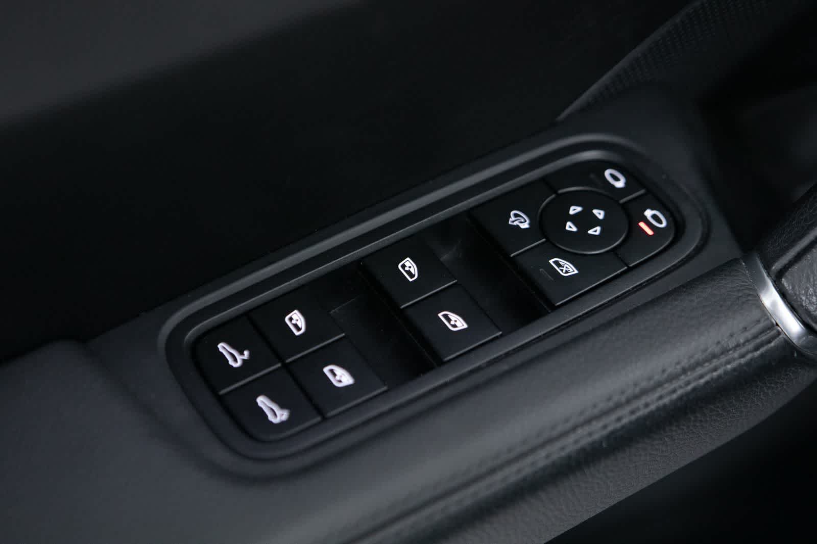 Thumbnail: 2023 Porsche Cayenne - 25