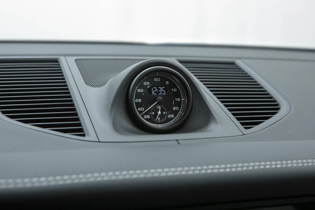 Thumbnail: 2026 Porsche Macan - 32