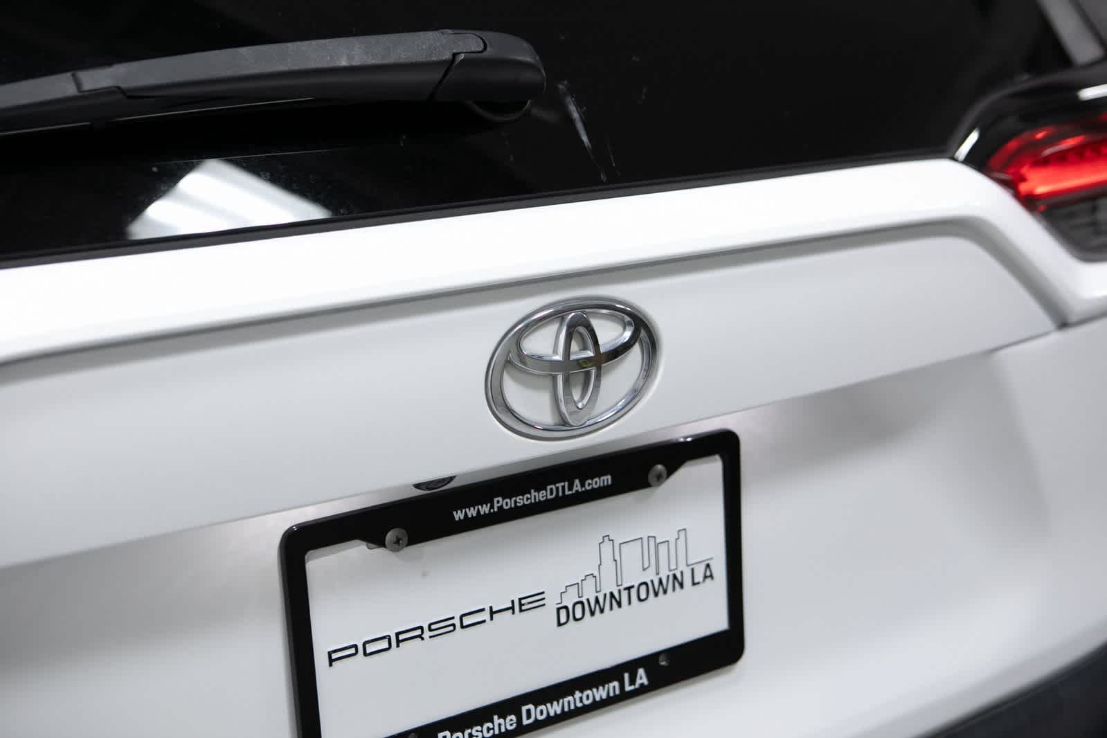 Thumbnail: 2021 Toyota RAV4 - 31