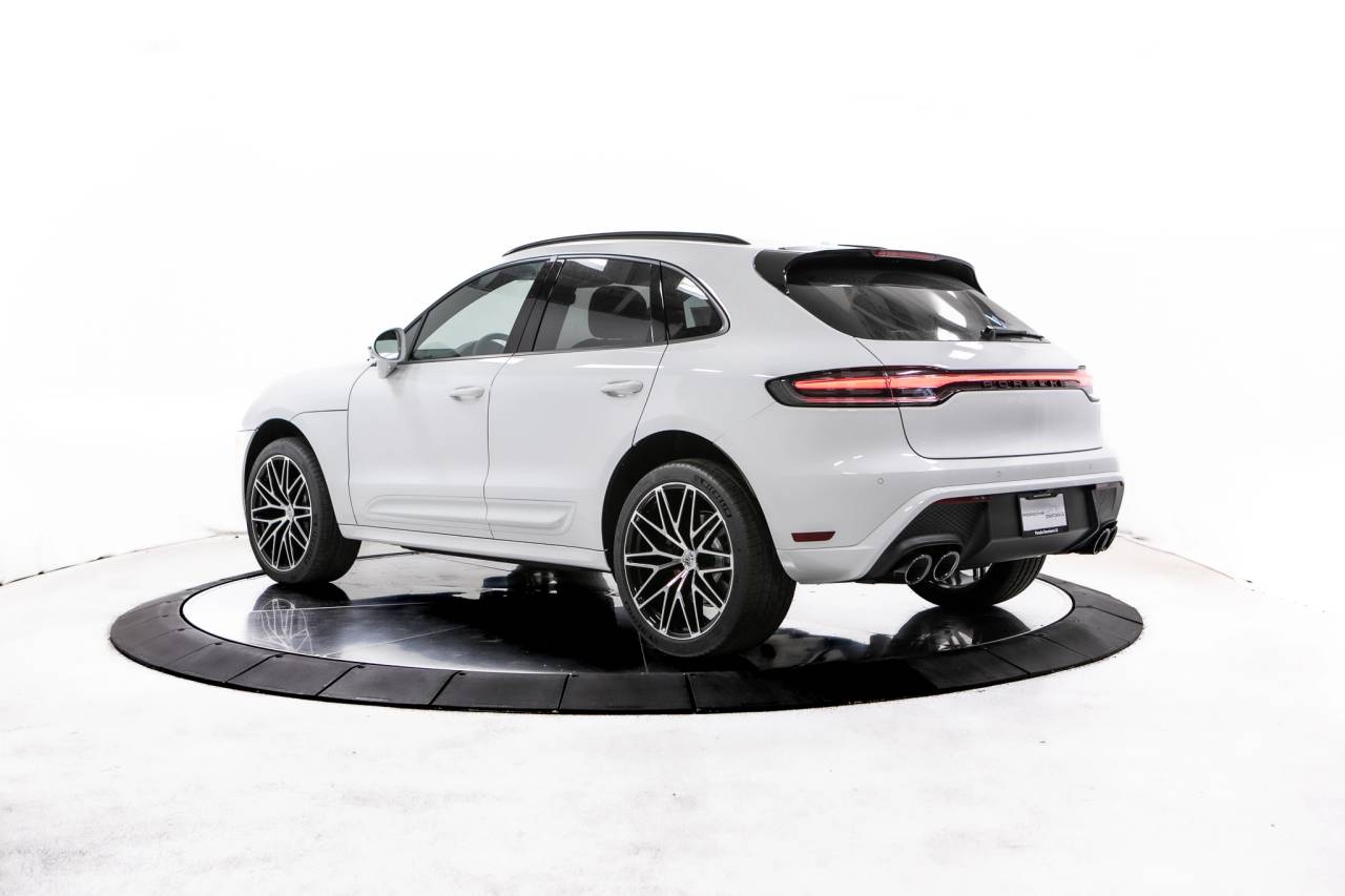 2026 Porsche Macan T photo 3