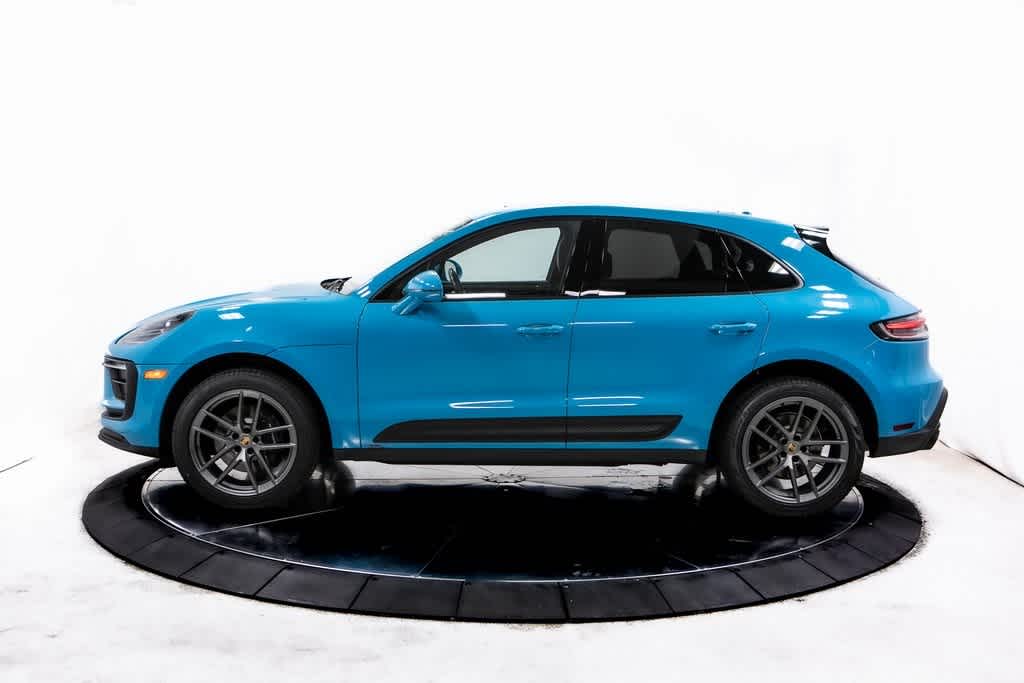 2023 Porsche Macan Base photo 2