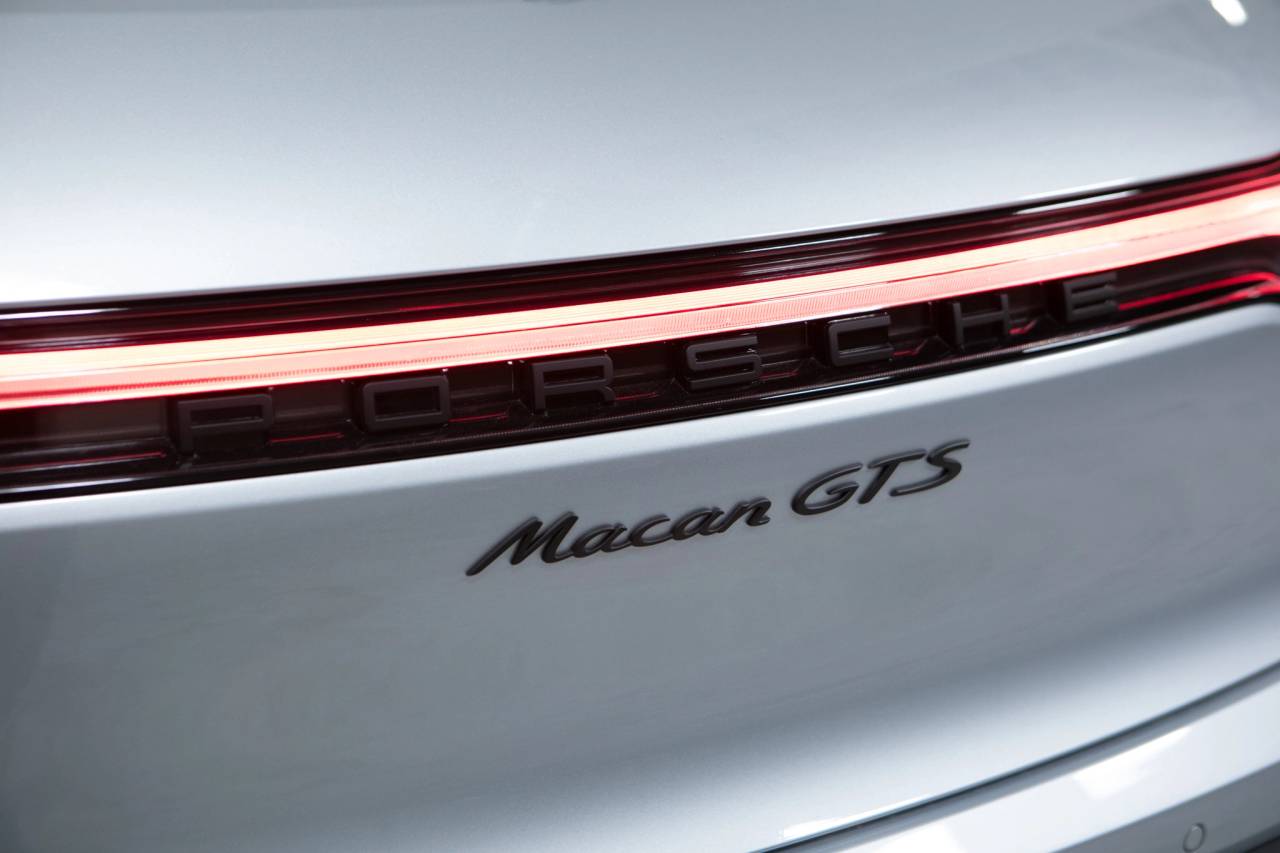 Thumbnail: 2026 Porsche Macan - 16