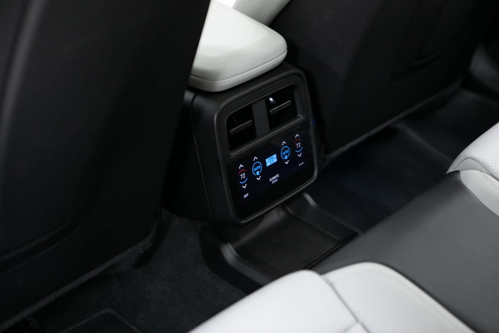 Thumbnail: 2024 Porsche Taycan - 29