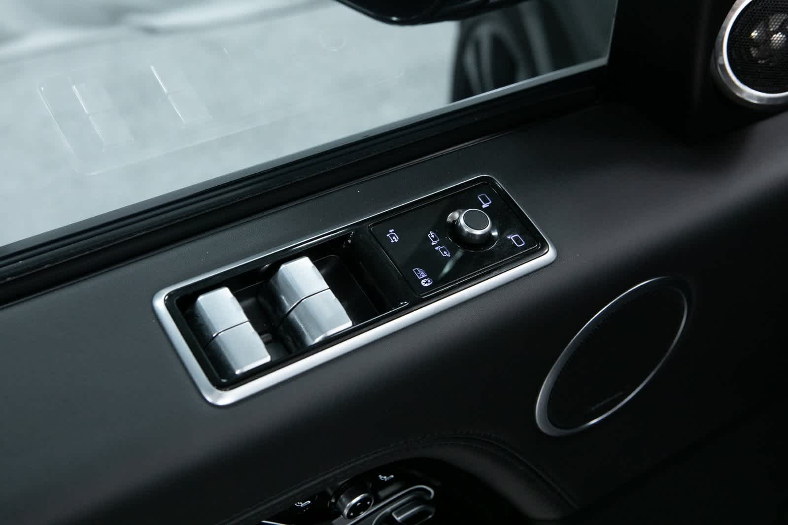 Thumbnail: 2021 Land Rover Range Rover - 18