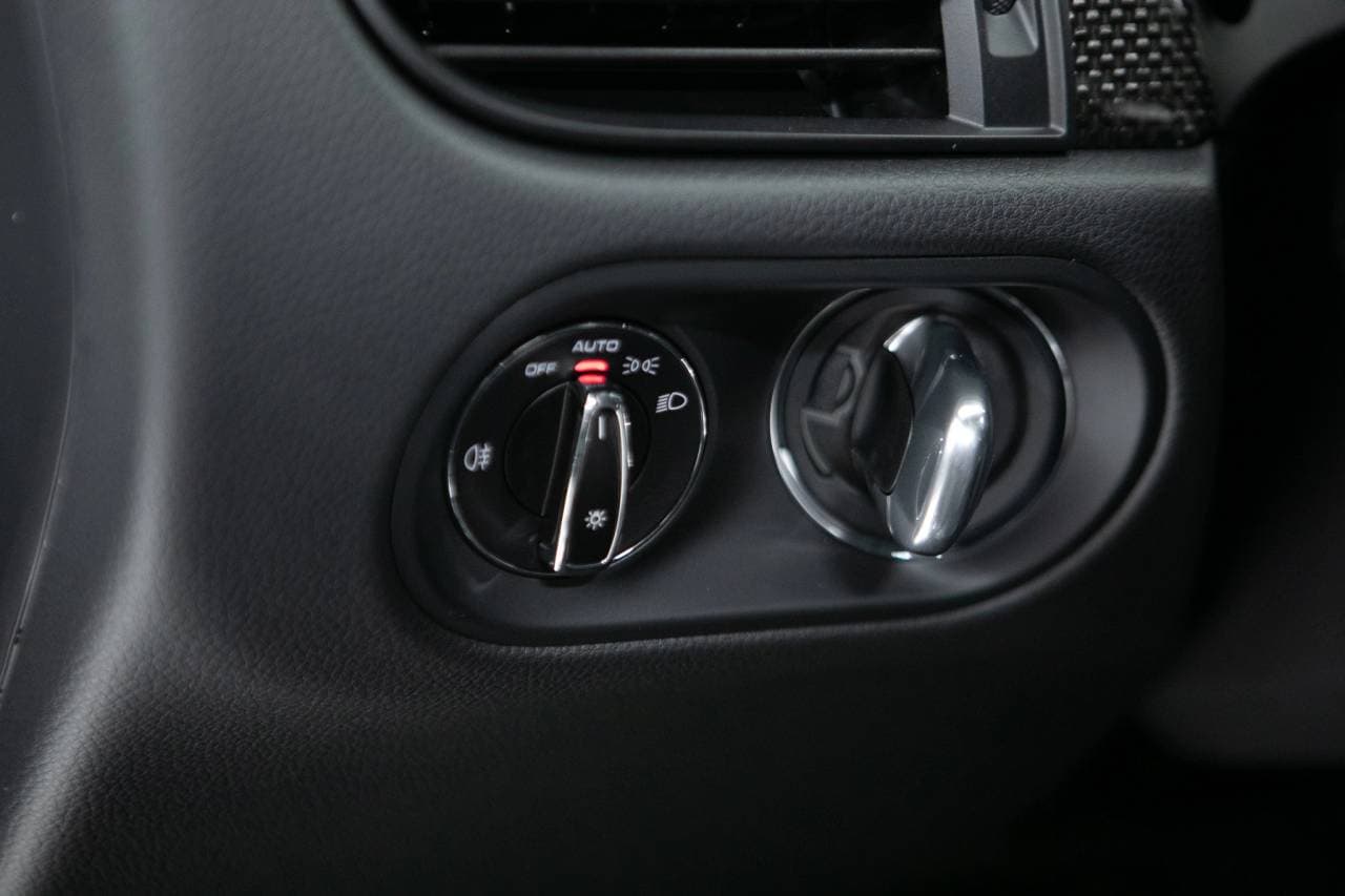 Thumbnail: 2026 Porsche Macan - 27