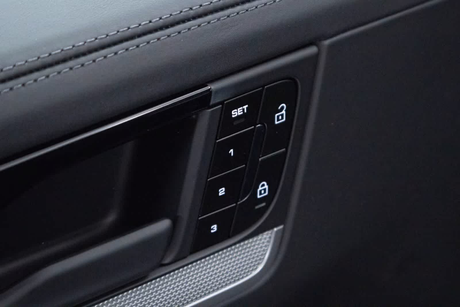 Thumbnail: 2025 Porsche Cayenne - 25