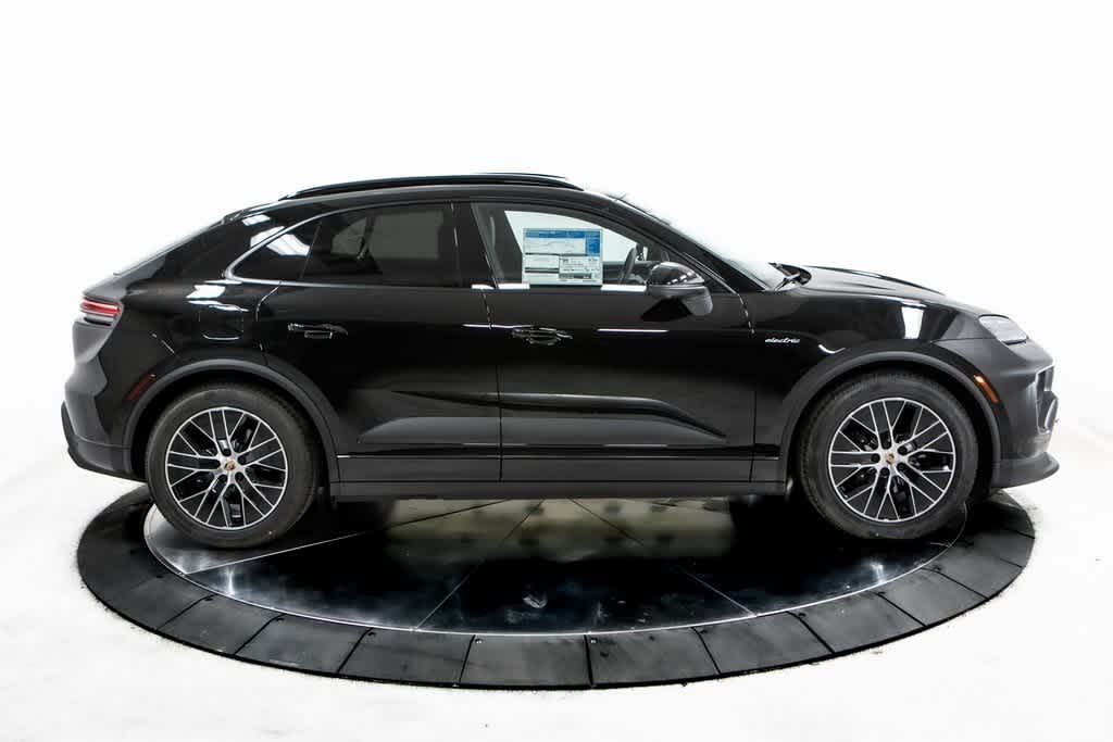 Thumbnail: 2025 Porsche Macan - 8