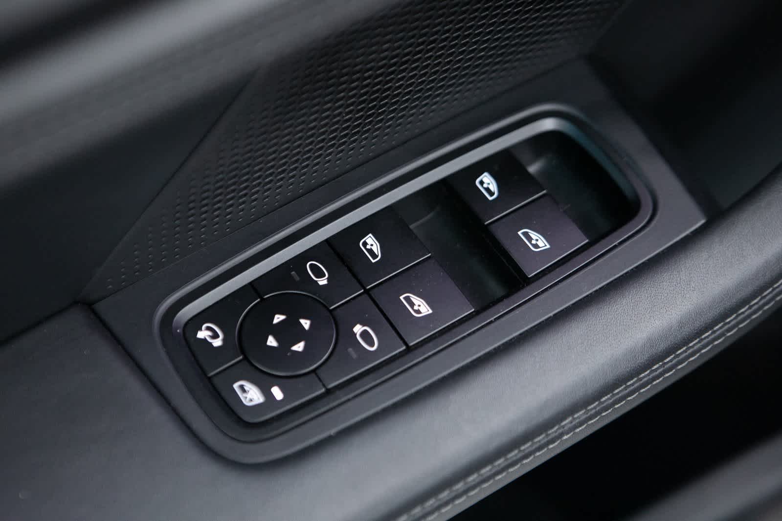 Thumbnail: 2022 Porsche Taycan - 18