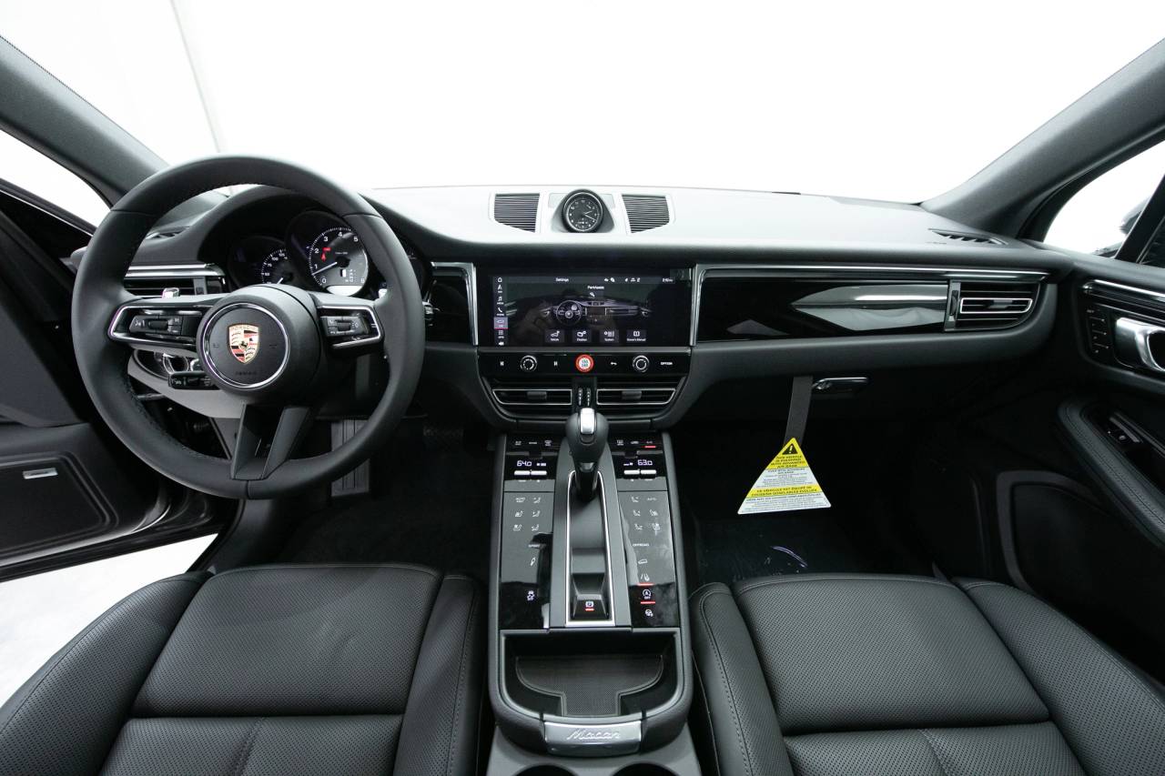 Thumbnail: 2025 Porsche Macan - 9