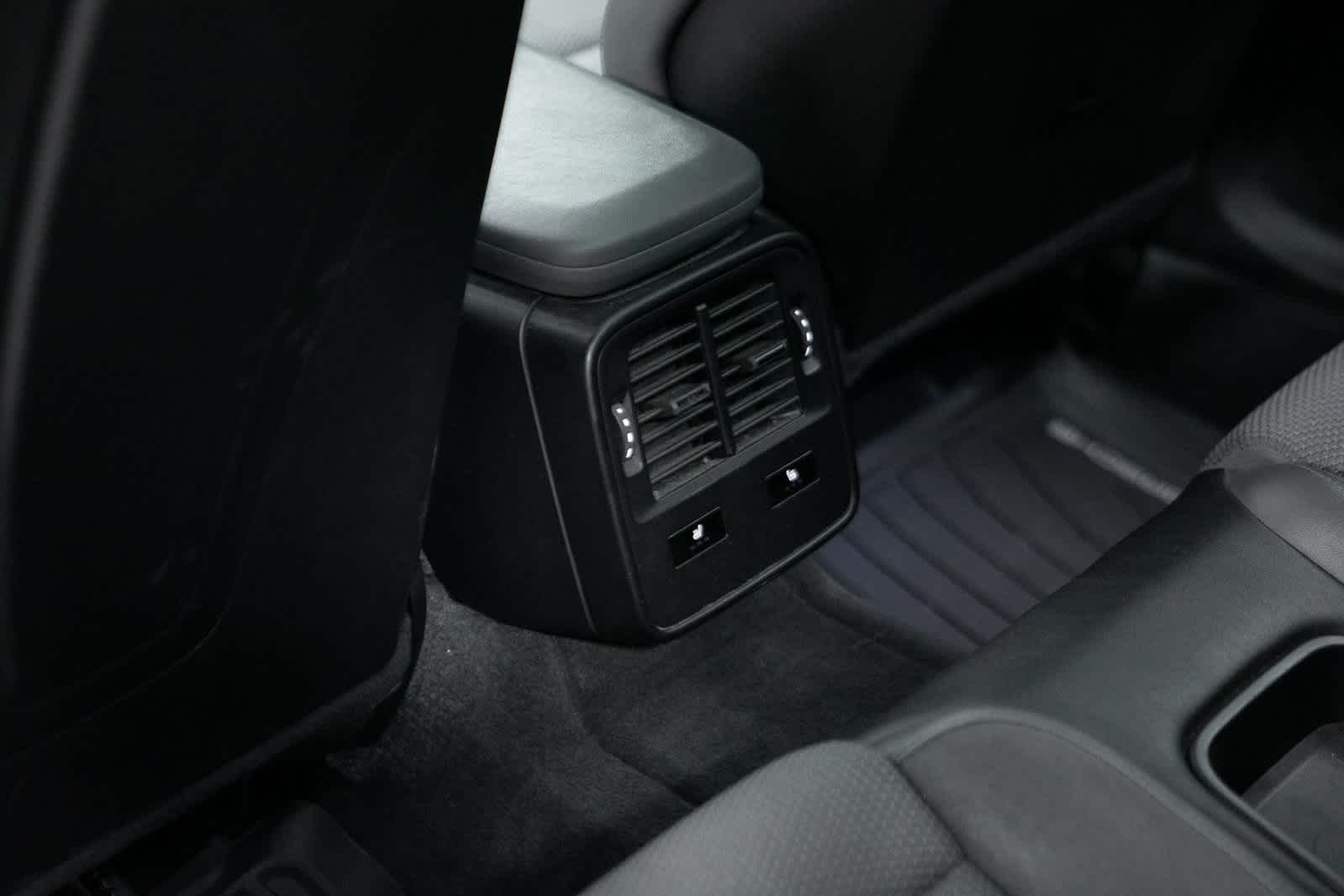 Thumbnail: 2020 Porsche Taycan - 27