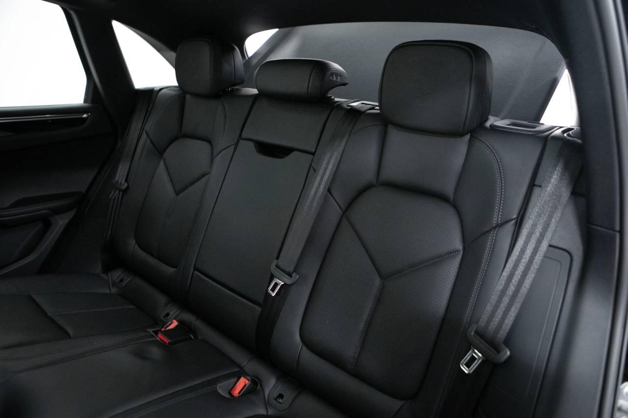 Thumbnail: 2026 Porsche Macan - 36