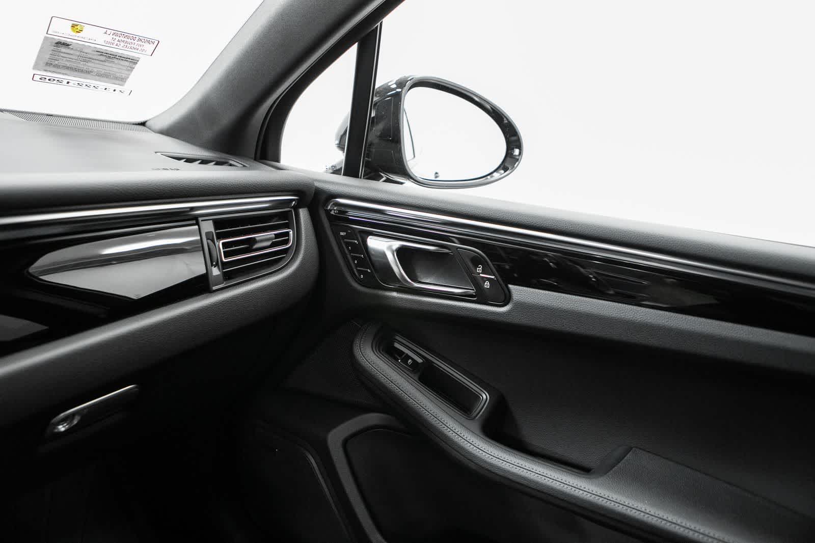 Thumbnail: 2026 Porsche Macan - 30
