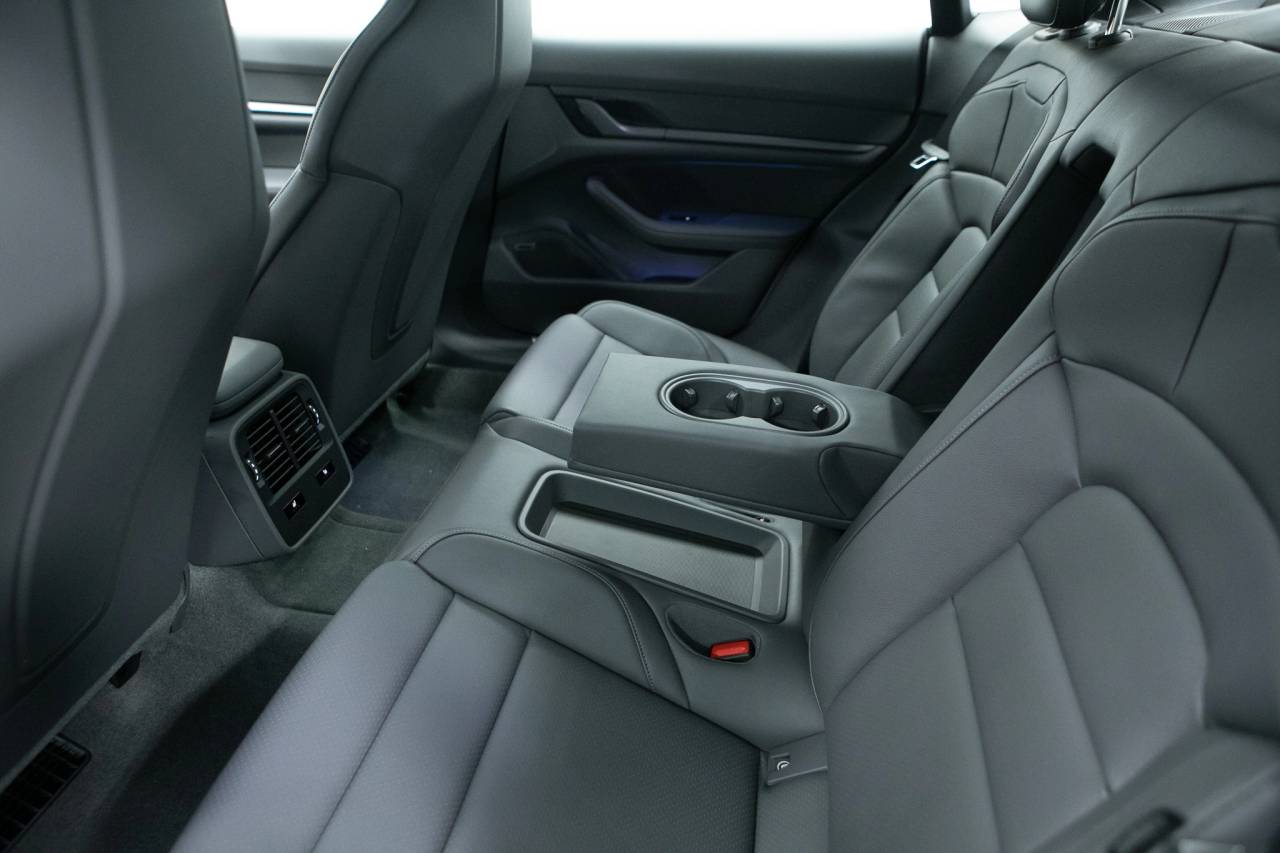 Thumbnail: 2025 Porsche Taycan - 35