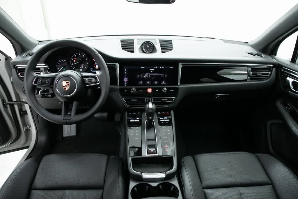 Thumbnail: 2025 Porsche Macan - 8
