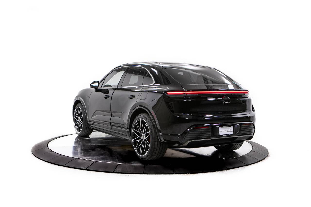 Thumbnail: 2026 Porsche Macan - 3