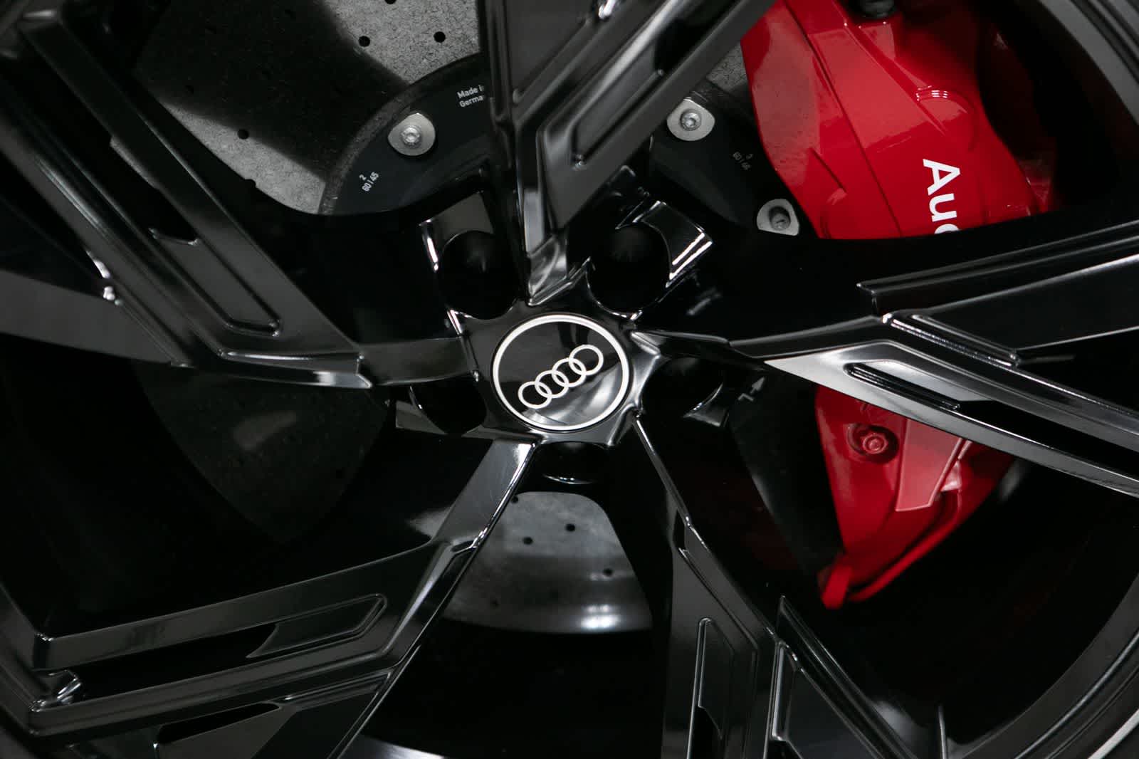 Thumbnail: 2023 Audi RS 6 - 11