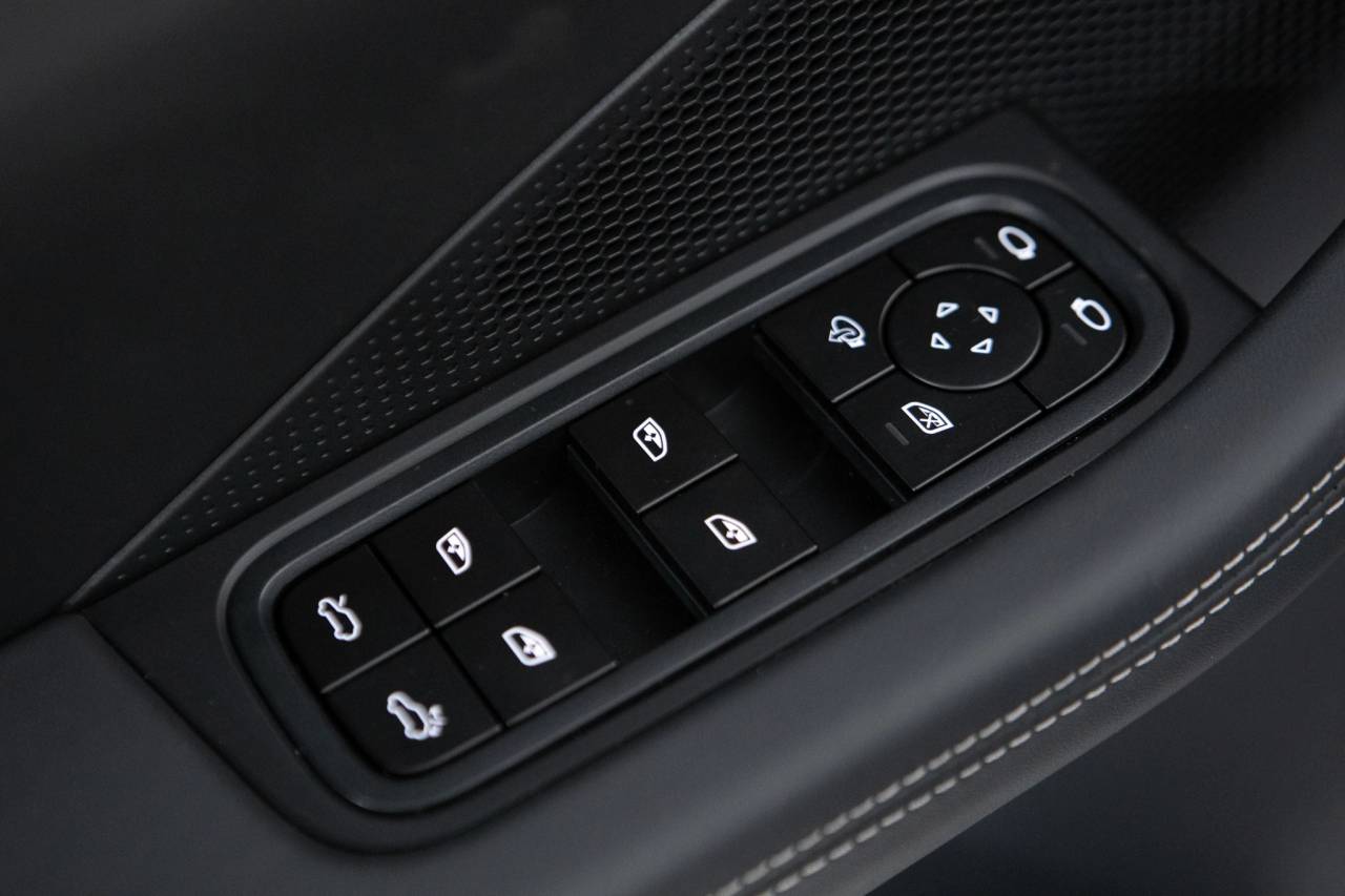 Thumbnail: 2026 Porsche Macan - 26