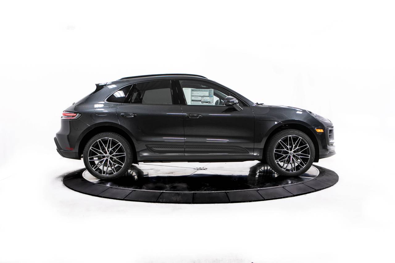 Thumbnail: 2026 Porsche Macan - 8