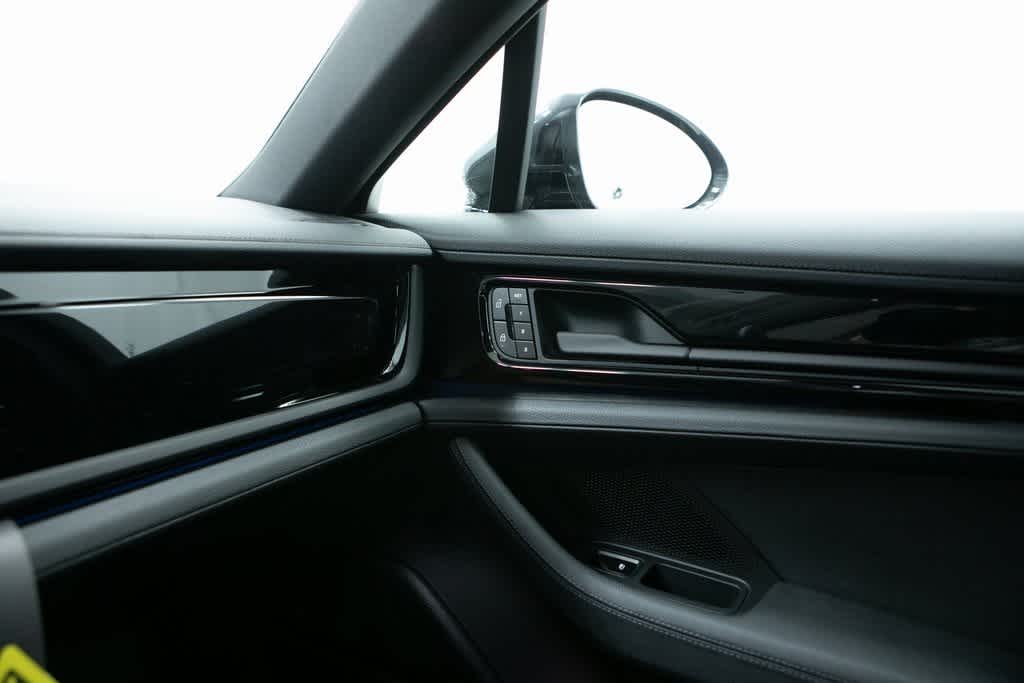 Thumbnail: 2025 Porsche Panamera - 28