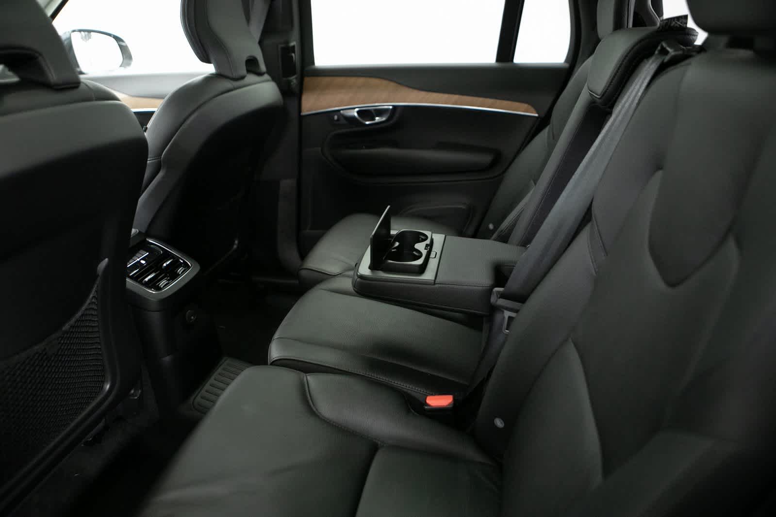 Thumbnail: 2022 Volvo XC90 - 28