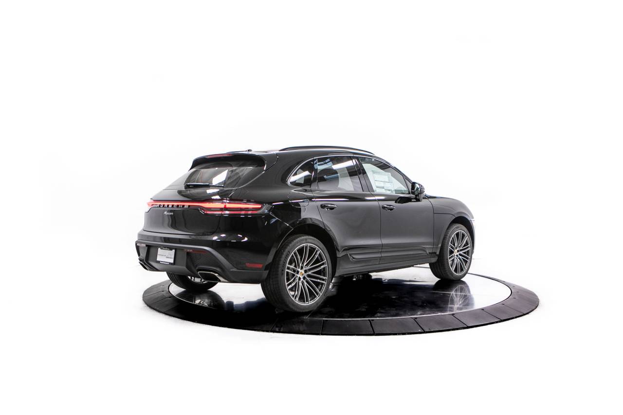 Thumbnail: 2026 Porsche Macan - 7
