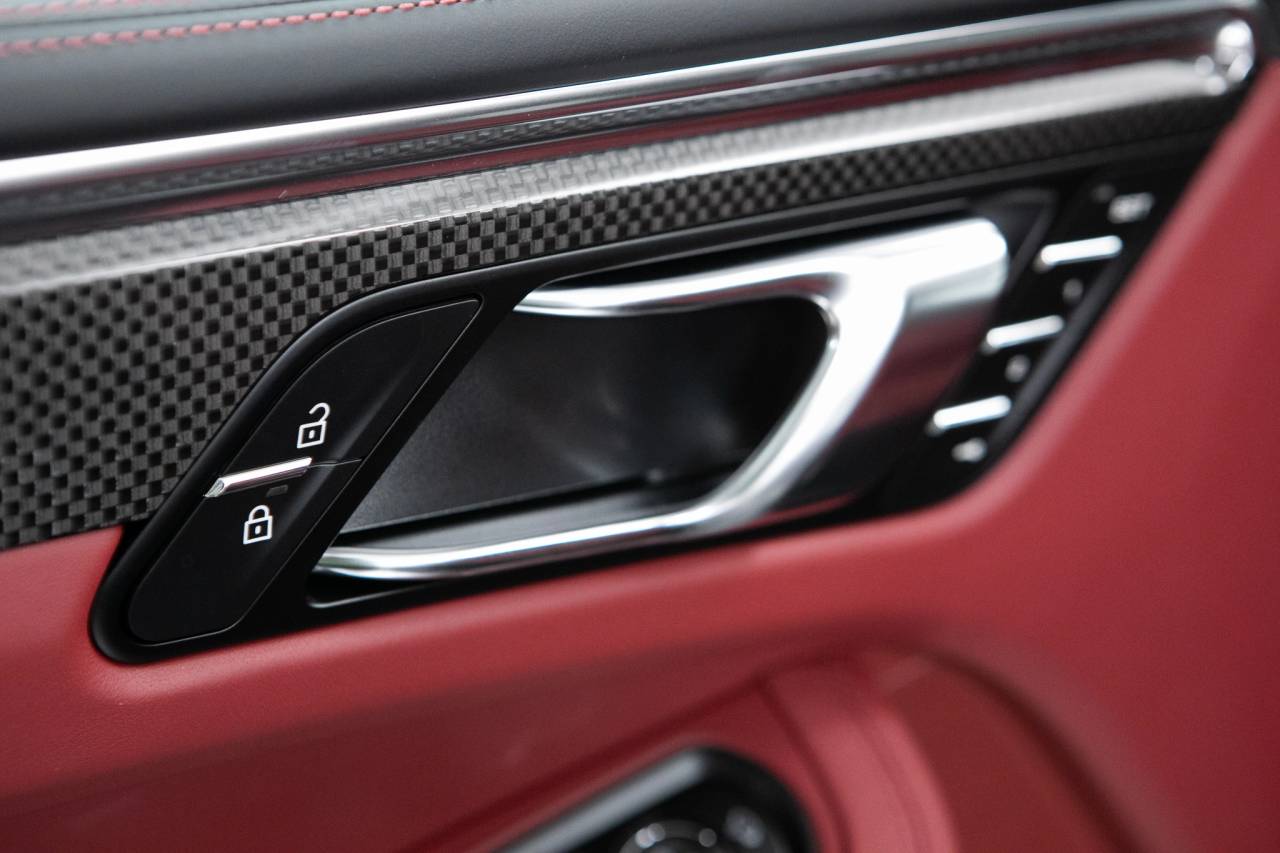 Thumbnail: 2026 Porsche Macan - 25