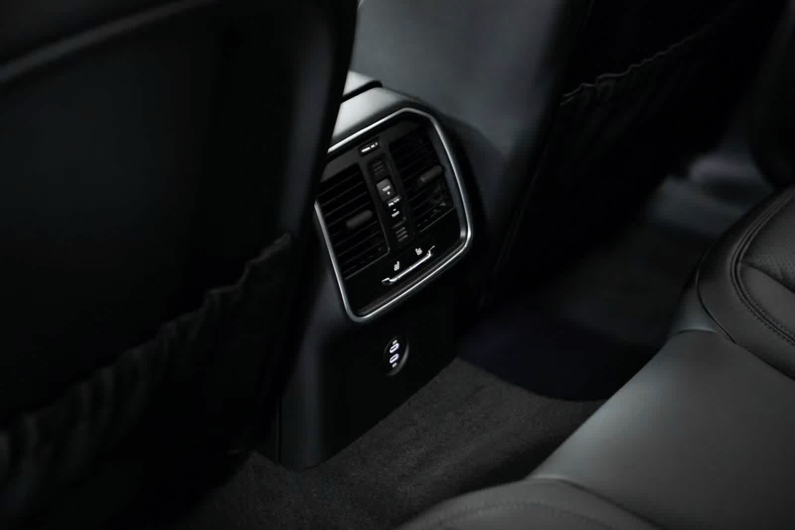 Thumbnail: 2026 Porsche Macan - 30