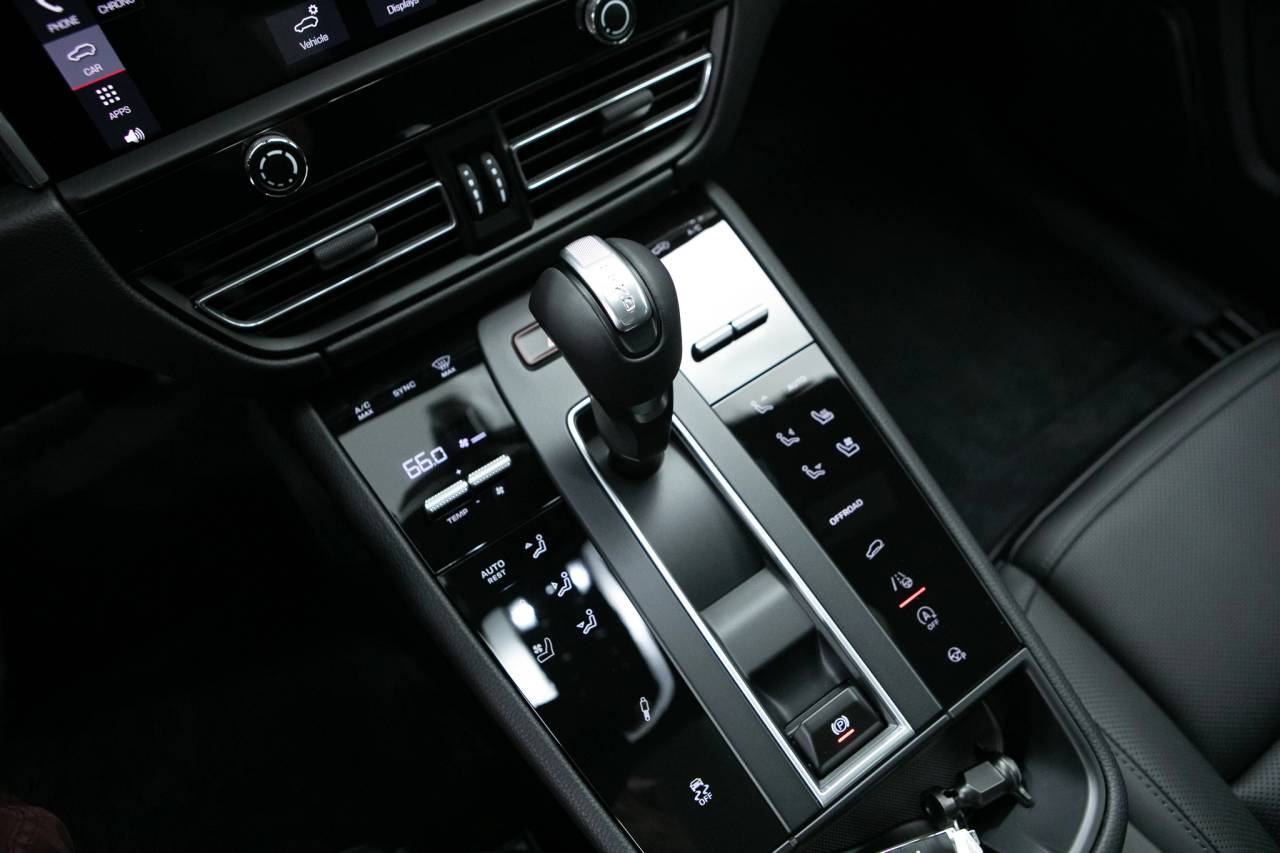 Thumbnail: 2026 Porsche Macan - 29