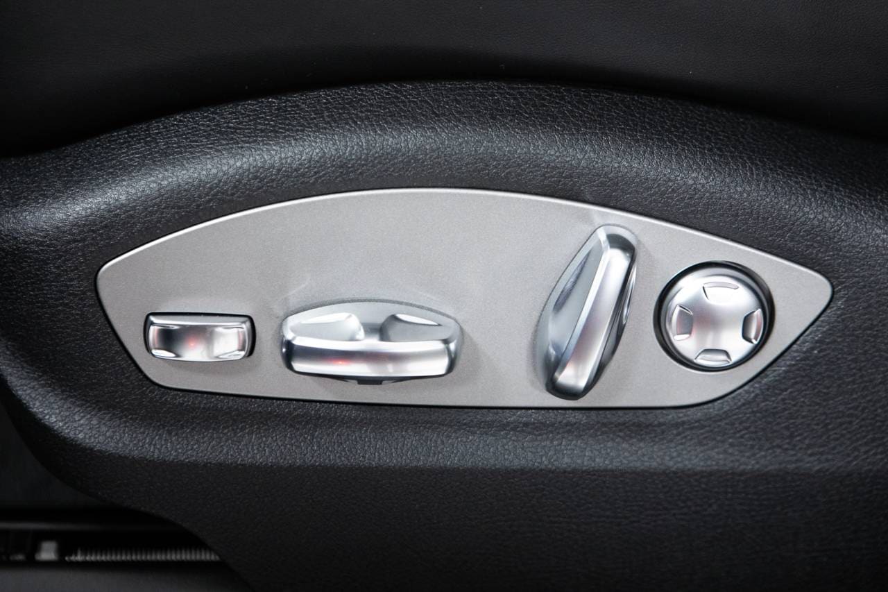 Thumbnail: 2026 Porsche Macan - 24