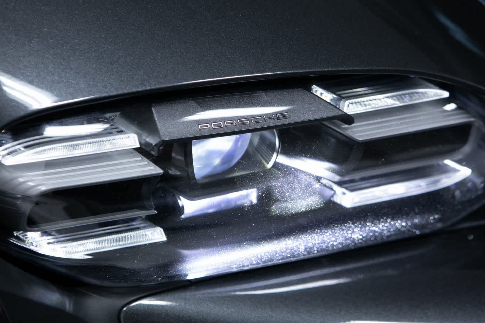 Thumbnail: 2020 Porsche Taycan - 32