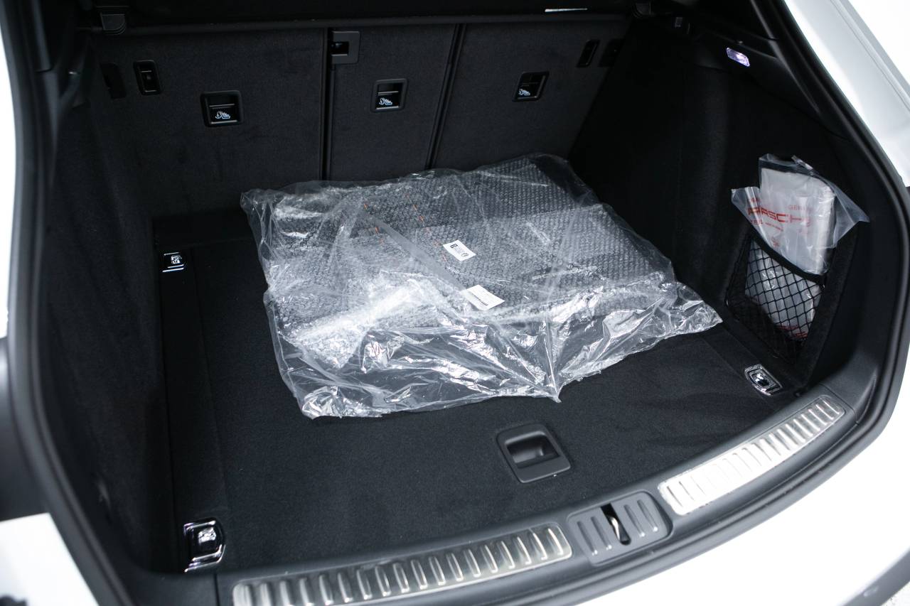 Thumbnail: 2026 Porsche Macan - 37