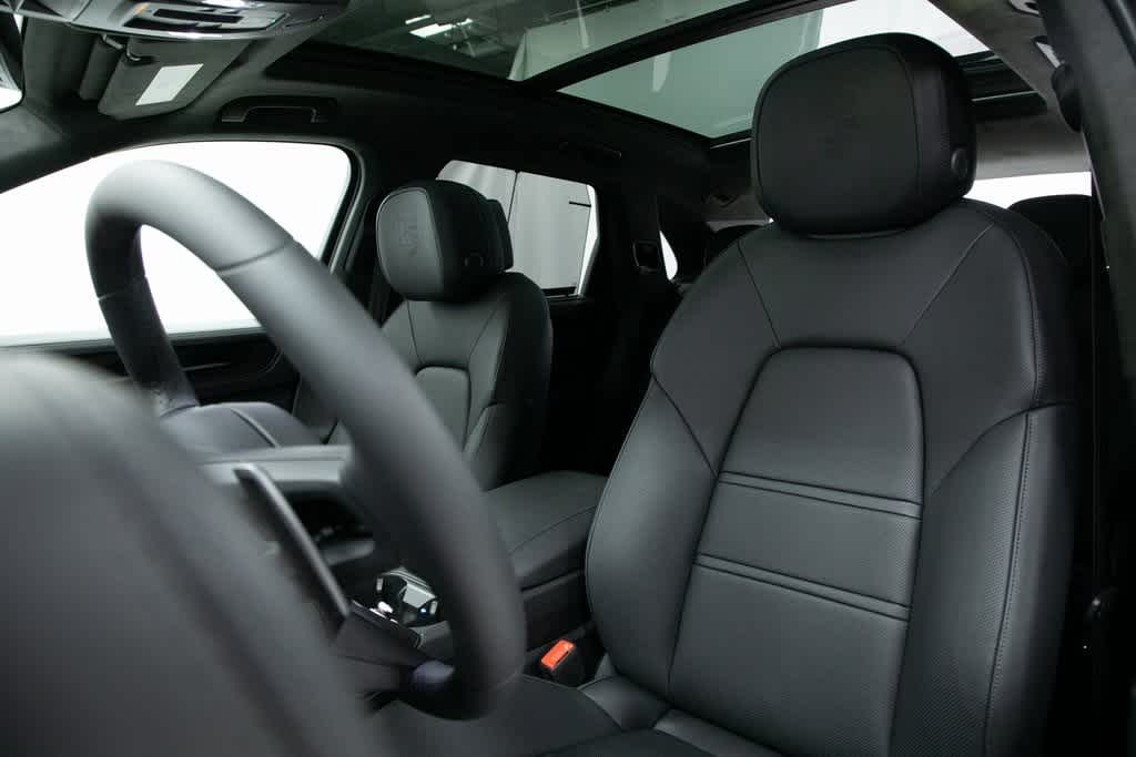 Thumbnail: 2025 Porsche Cayenne - 5