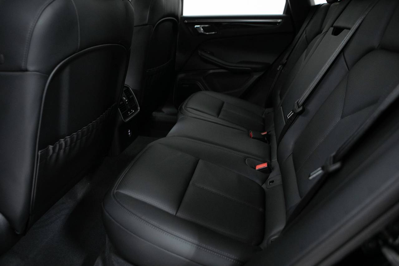 Thumbnail: 2026 Porsche Macan - 33