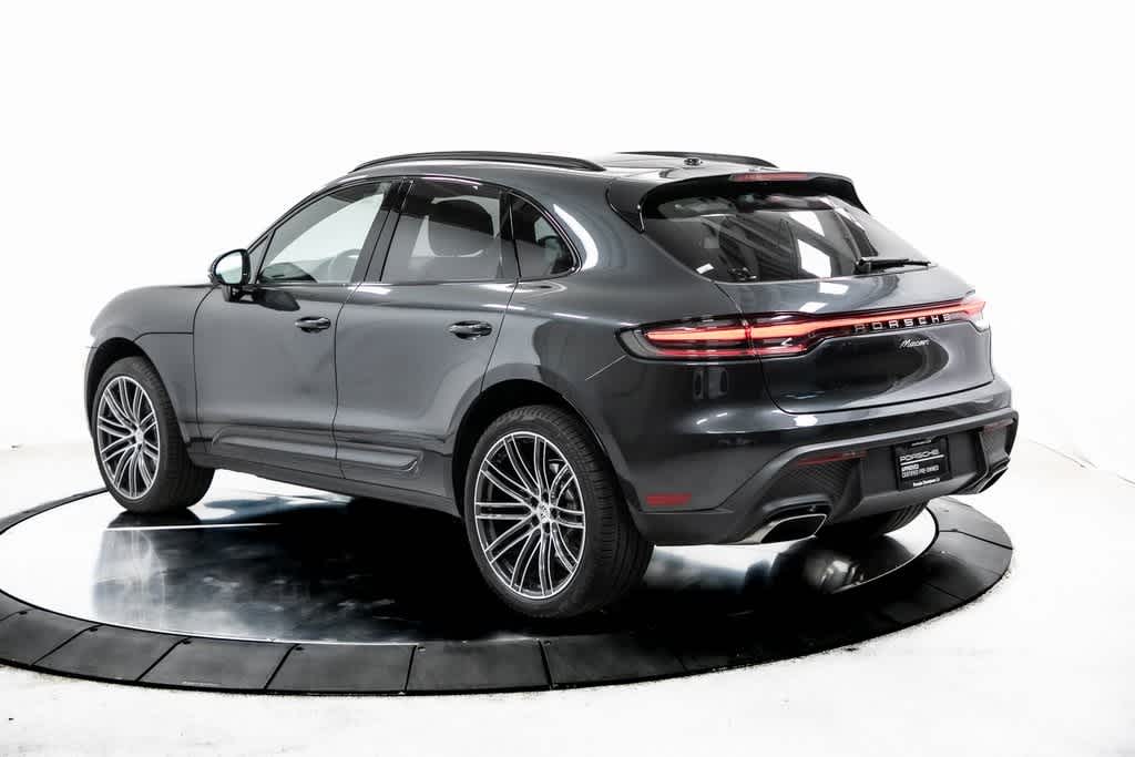 2025 Porsche Macan Base photo 3