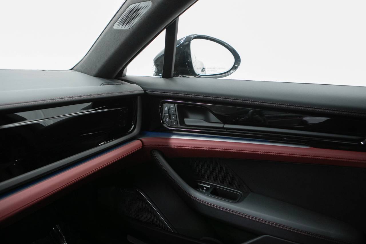 Thumbnail: 2026 Porsche Panamera - 33