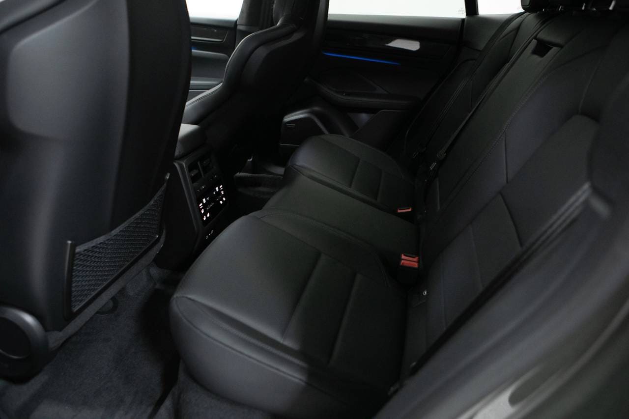 Thumbnail: 2025 Porsche Macan - 34