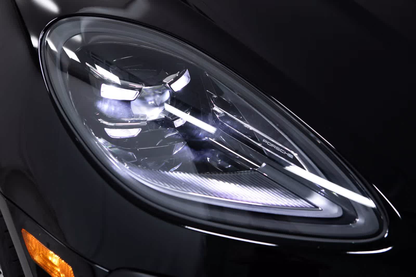 Thumbnail: 2026 Porsche Macan - 16