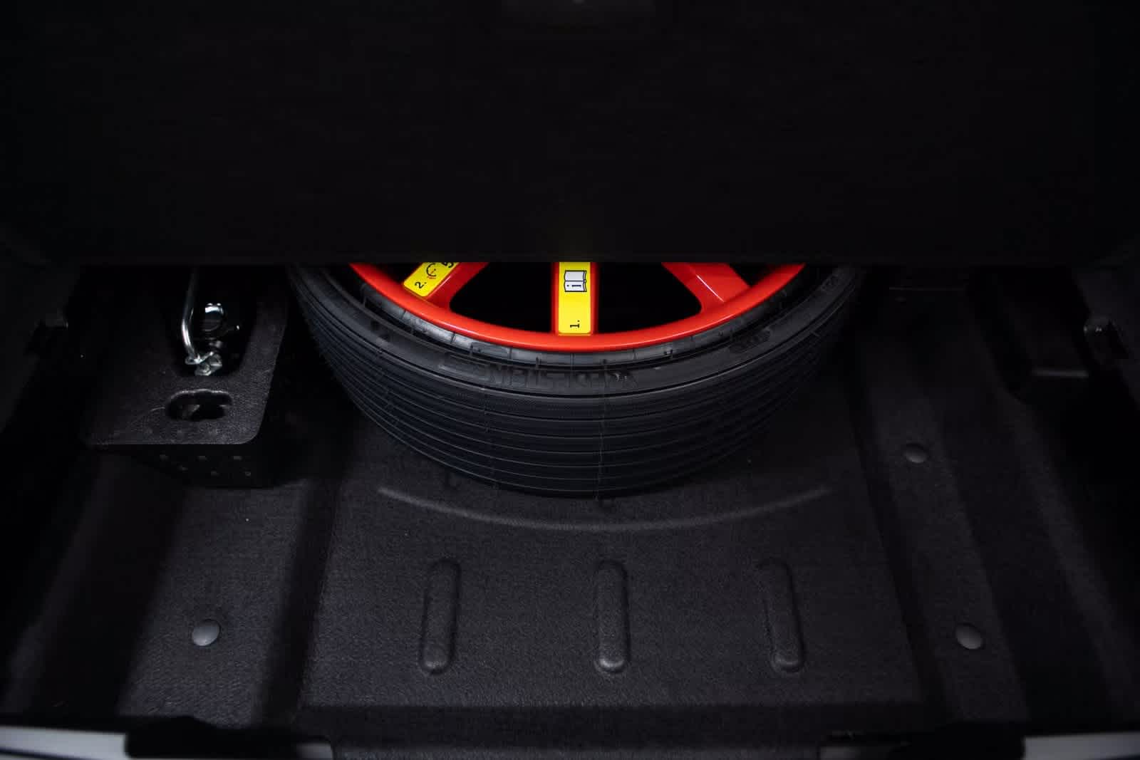 Thumbnail: 2025 Porsche Macan - 32