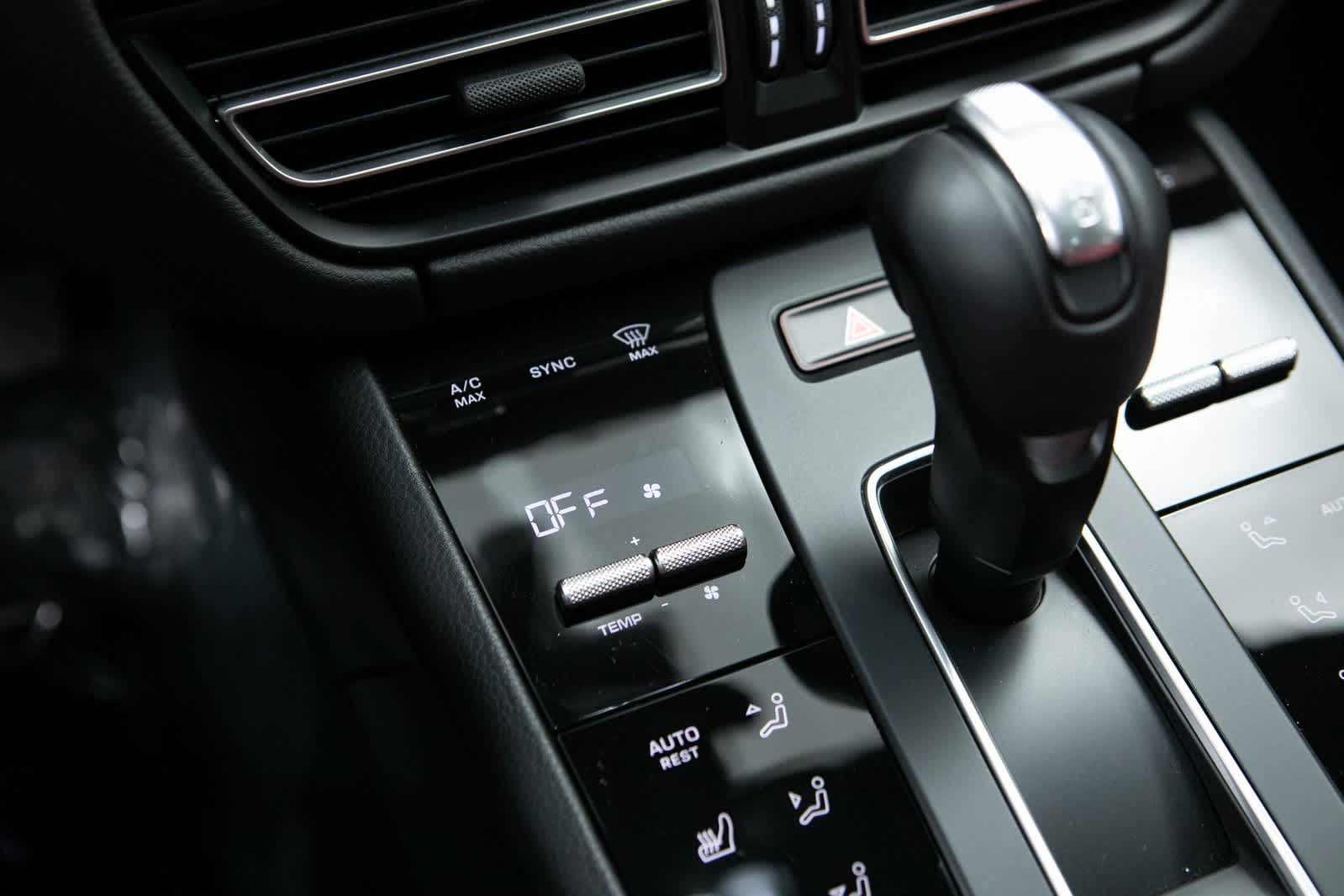 Thumbnail: 2025 Porsche Macan - 22