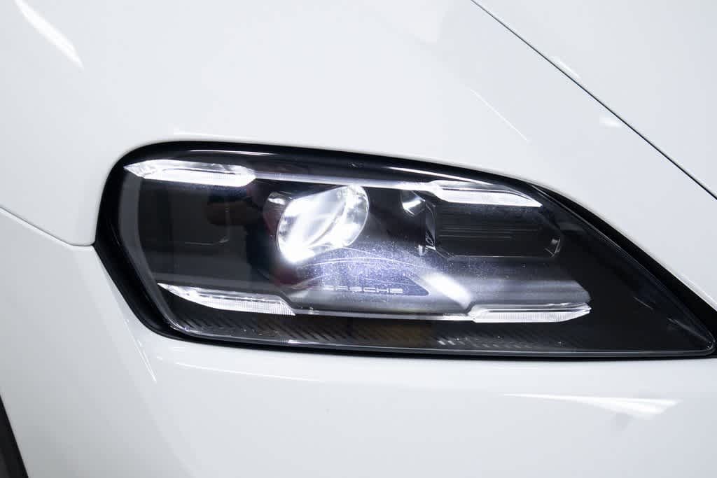 Thumbnail: 2025 Porsche Taycan - 32