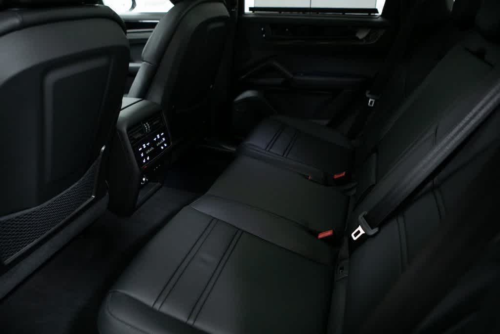 Thumbnail: 2025 Porsche Cayenne - 33