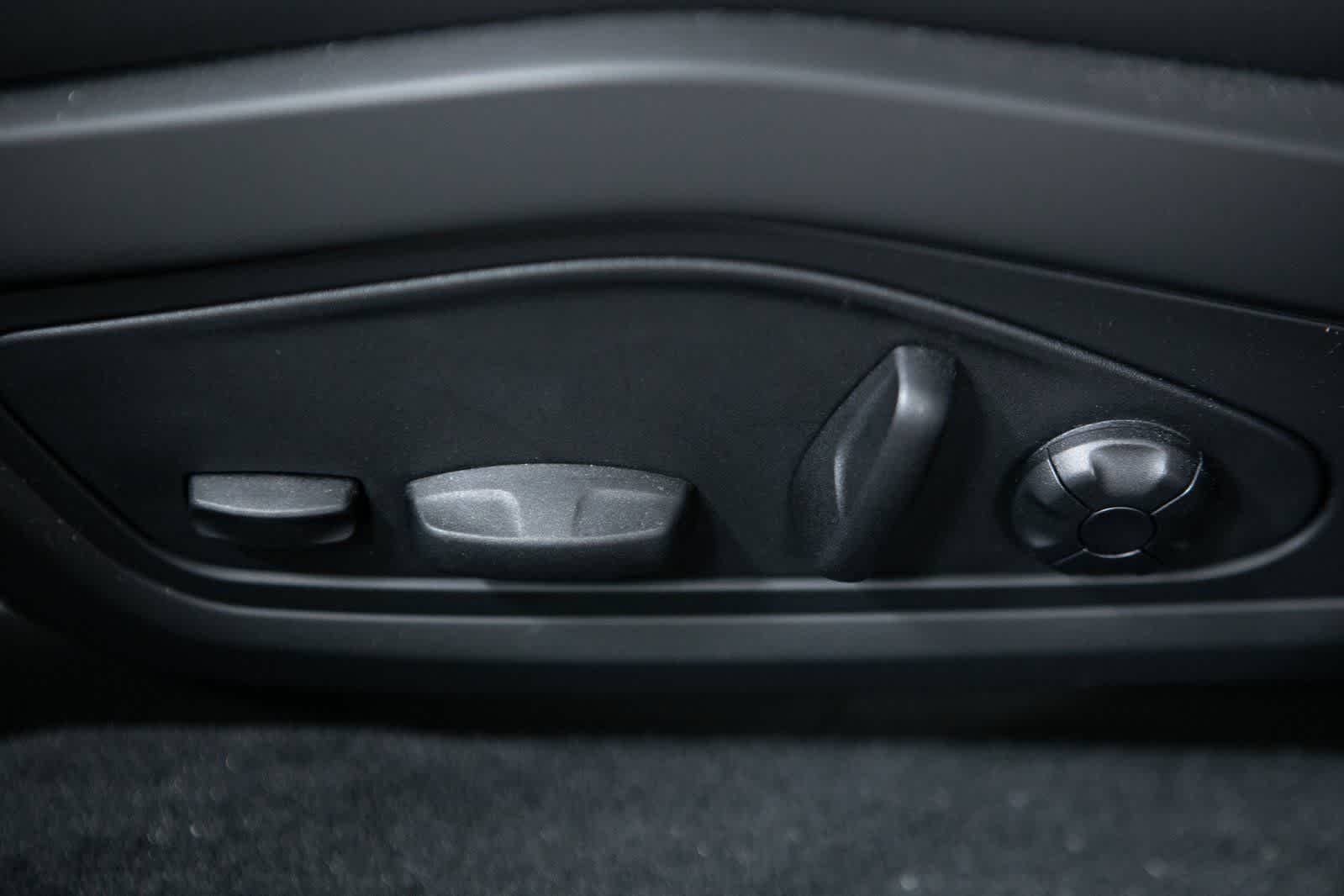 Thumbnail: 2024 Porsche Taycan - 17