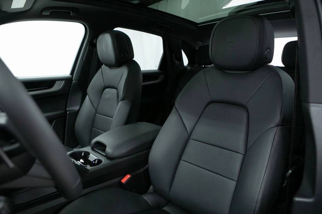 Thumbnail: 2025 Porsche Cayenne - 5