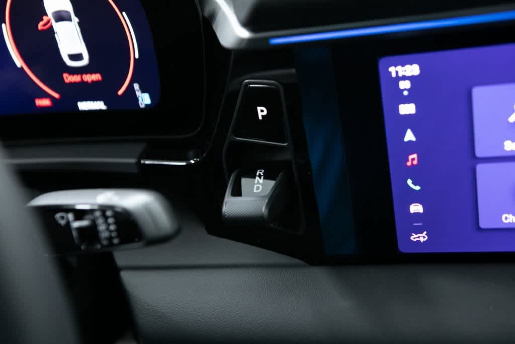 Thumbnail: 2025 Porsche Macan - 25